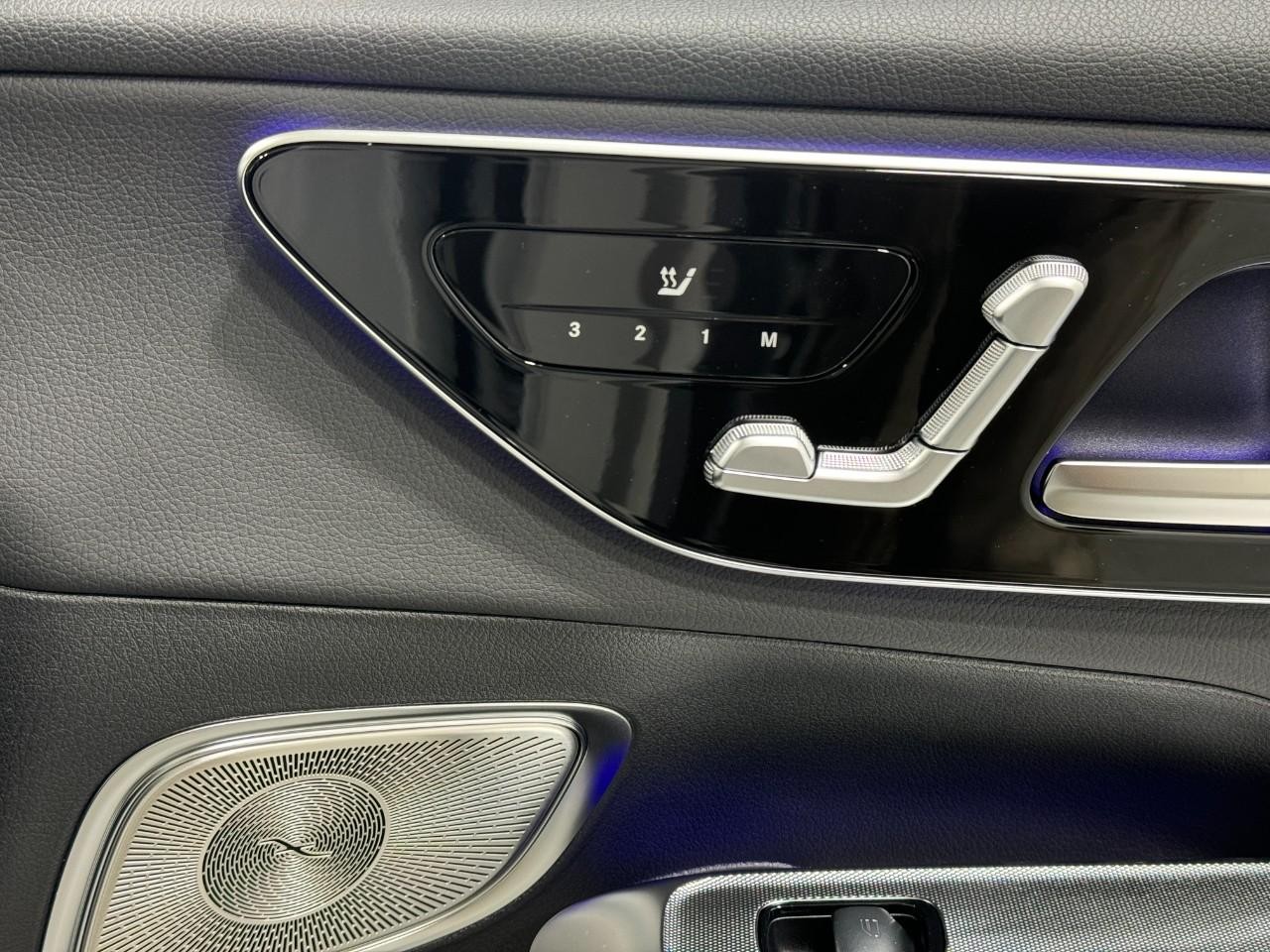 Mercedes-Benz GLC Vehicle Full-screen Gallery Image 19