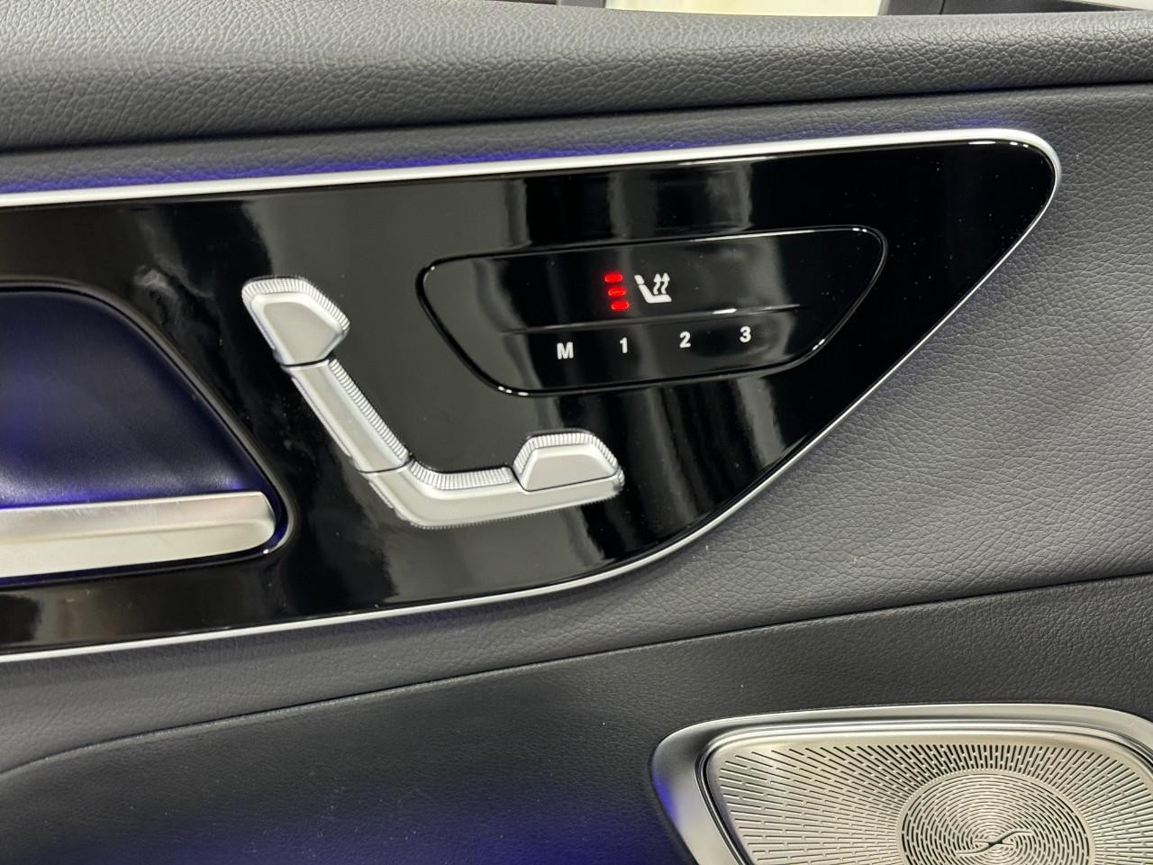 Mercedes-Benz GLC Vehicle Full-screen Gallery Image 22