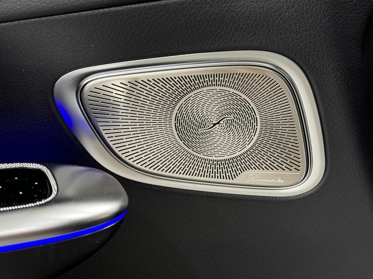 Mercedes-Benz GLC Vehicle Full-screen Gallery Image 25