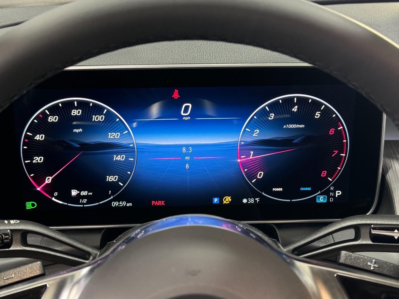 Mercedes-Benz GLC Vehicle Full-screen Gallery Image 33