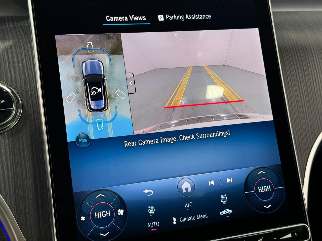 Mercedes-Benz GLC Vehicle Full-screen Gallery Image 35