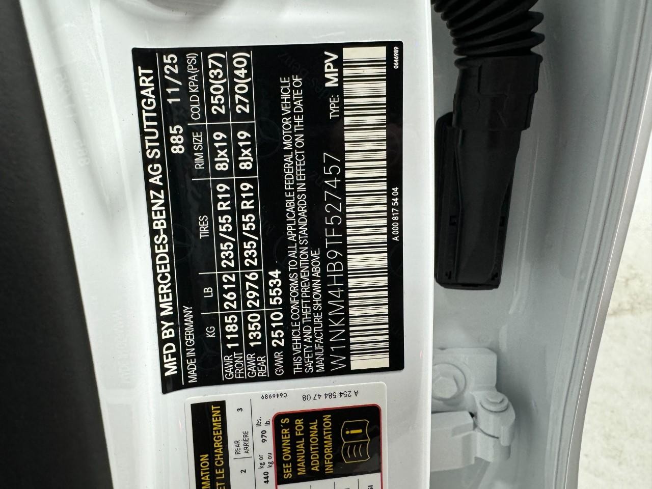 Mercedes-Benz GLC Vehicle Full-screen Gallery Image 36