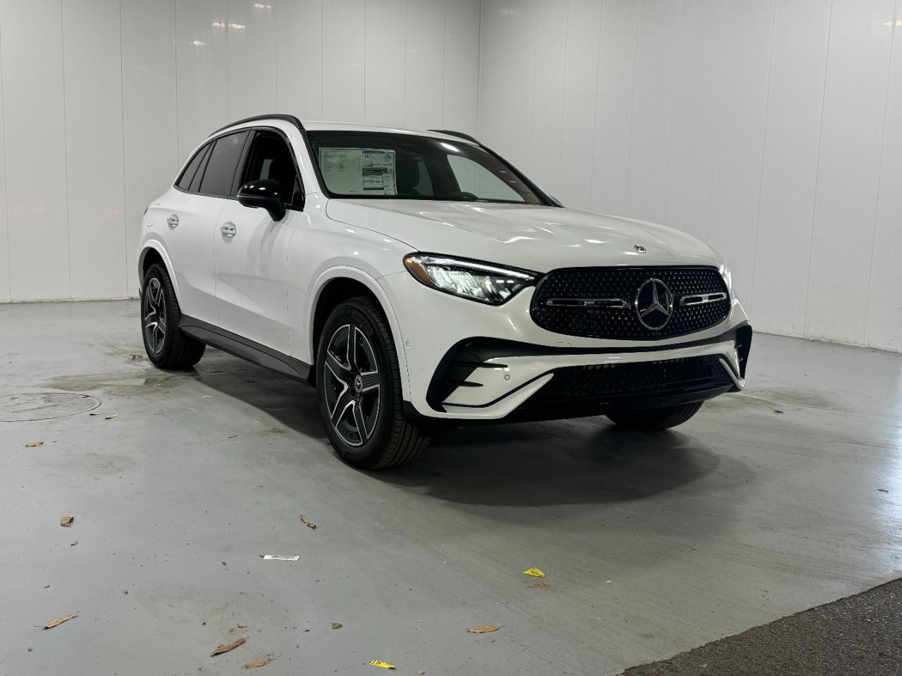 Mercedes-Benz GLC Vehicle Full-screen Gallery Image 6
