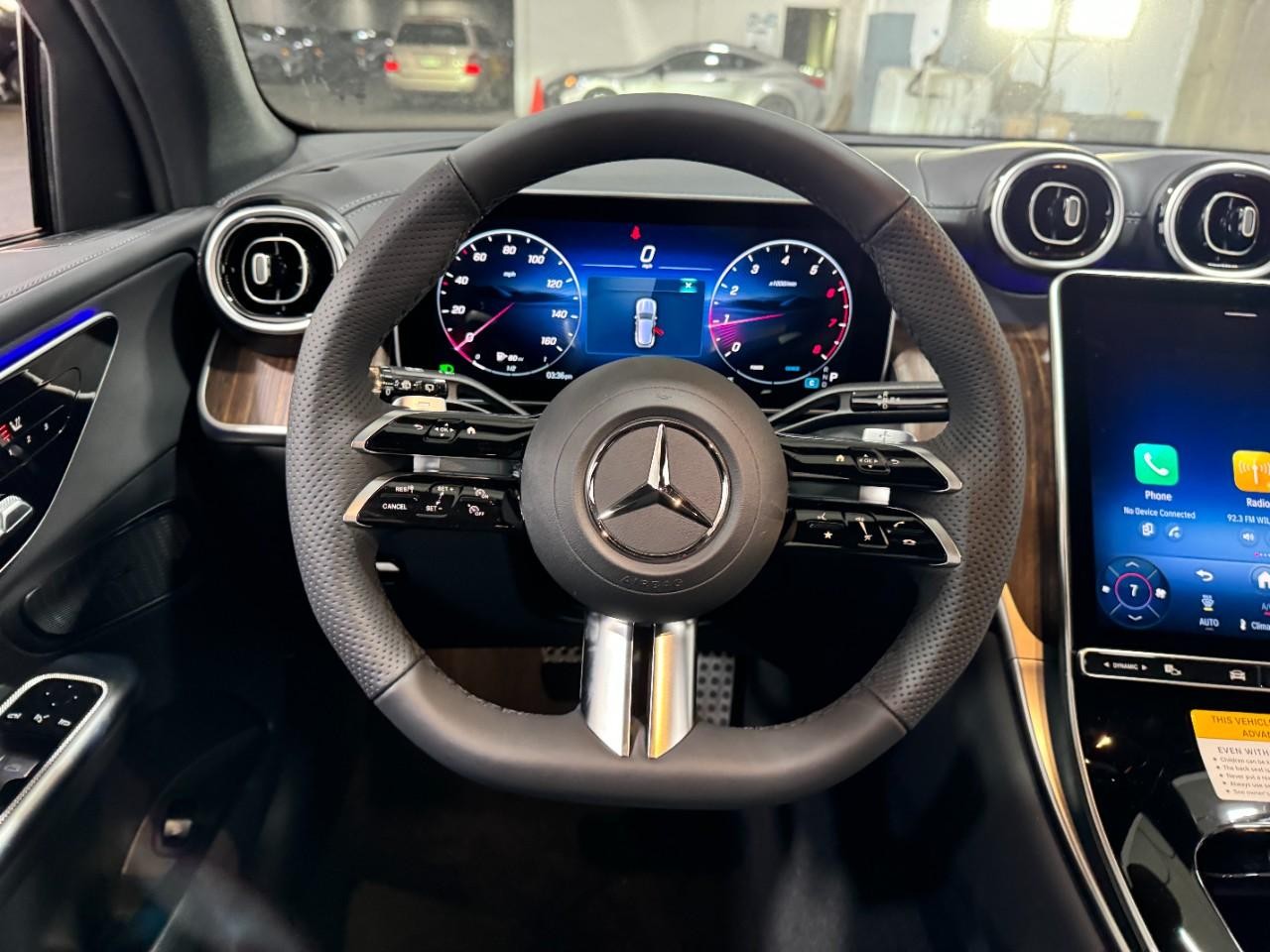 Mercedes-Benz GLC Vehicle Full-screen Gallery Image 12