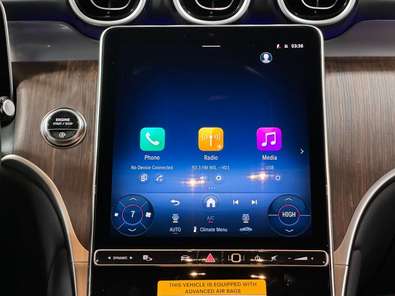 Mercedes-Benz GLC Vehicle Full-screen Gallery Image 13