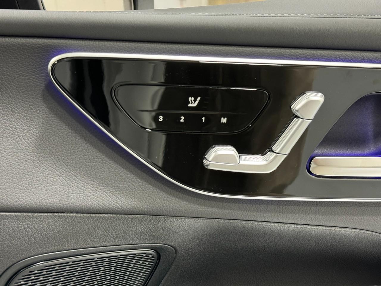 Mercedes-Benz GLC Vehicle Full-screen Gallery Image 18