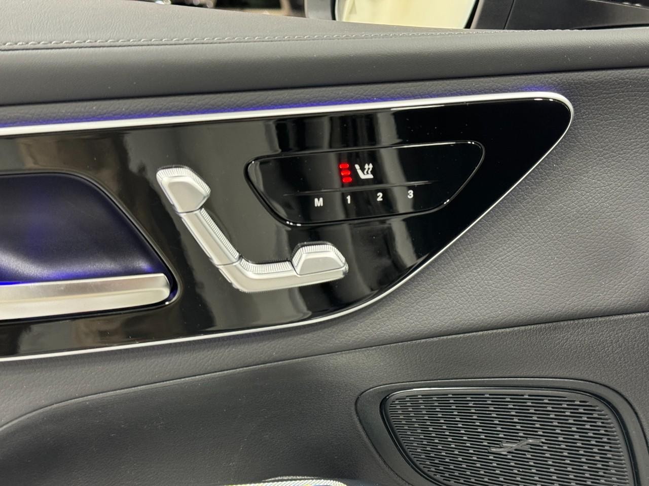 Mercedes-Benz GLC Vehicle Full-screen Gallery Image 21