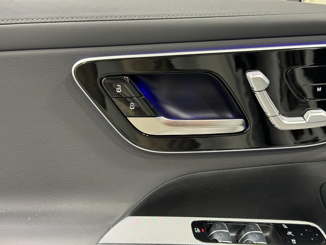 Mercedes-Benz GLC Vehicle Full-screen Gallery Image 22