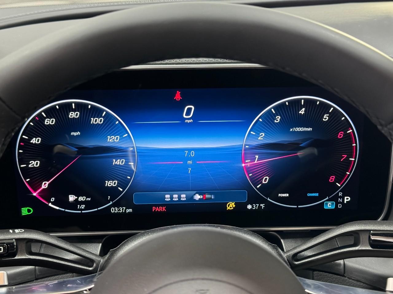 Mercedes-Benz GLC Vehicle Full-screen Gallery Image 30