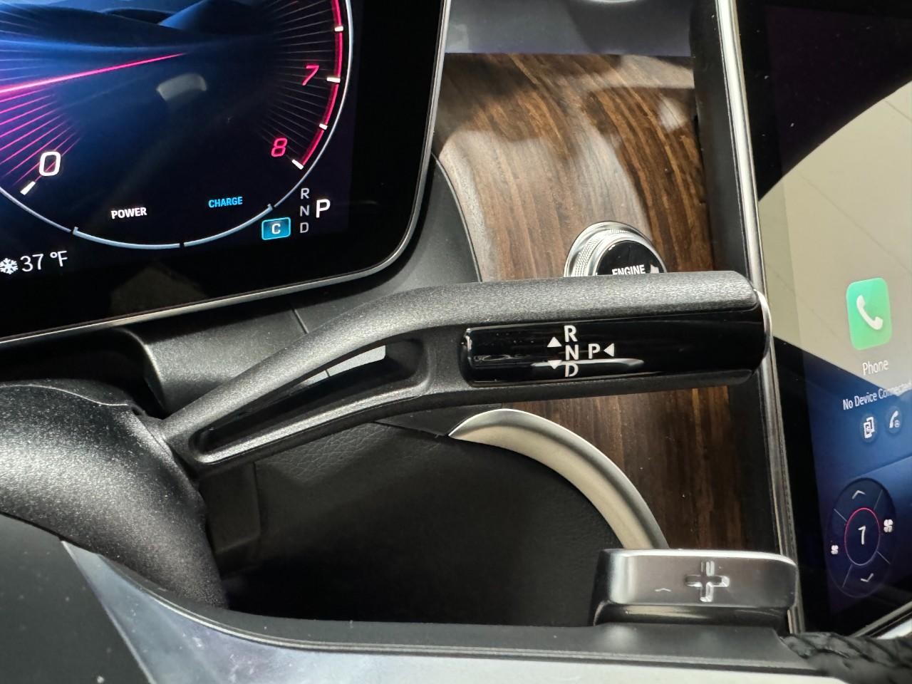 Mercedes-Benz GLC Vehicle Full-screen Gallery Image 31