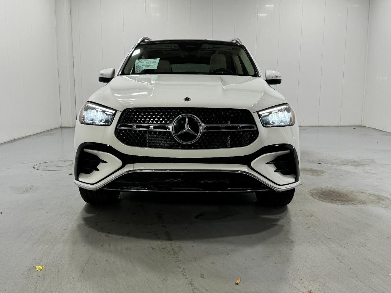 Mercedes-Benz GLE Vehicle Full-screen Gallery Image 7
