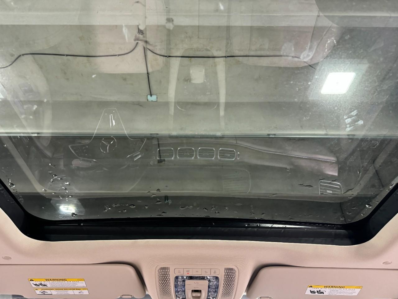 Mercedes-Benz GLE Vehicle Full-screen Gallery Image 11