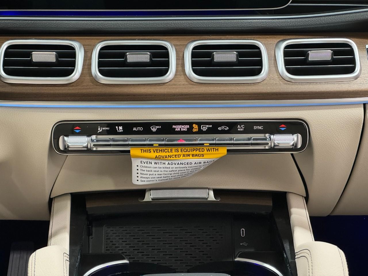 Mercedes-Benz GLE Vehicle Full-screen Gallery Image 15