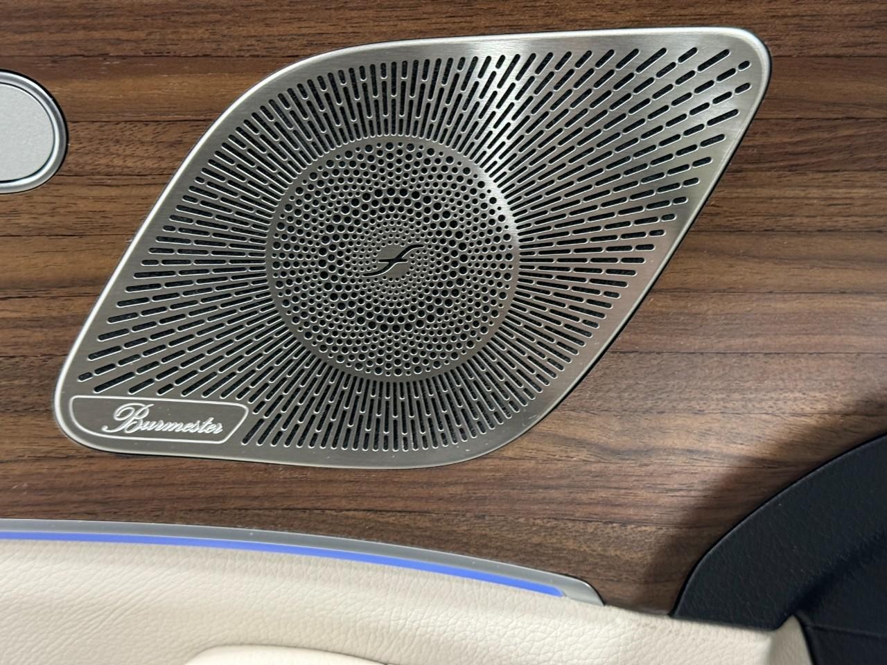 Mercedes-Benz GLE Vehicle Full-screen Gallery Image 24