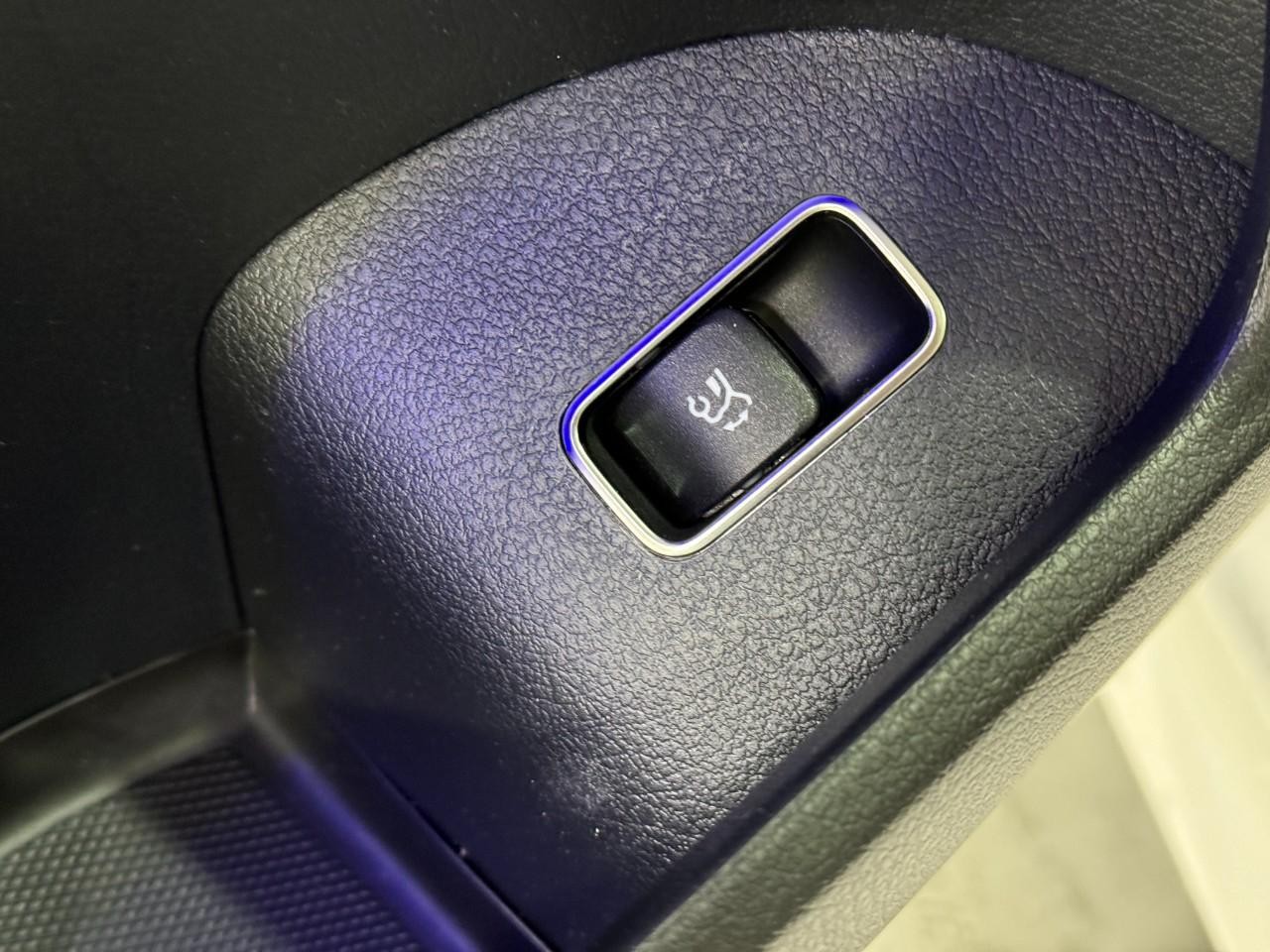 Mercedes-Benz GLE Vehicle Full-screen Gallery Image 28