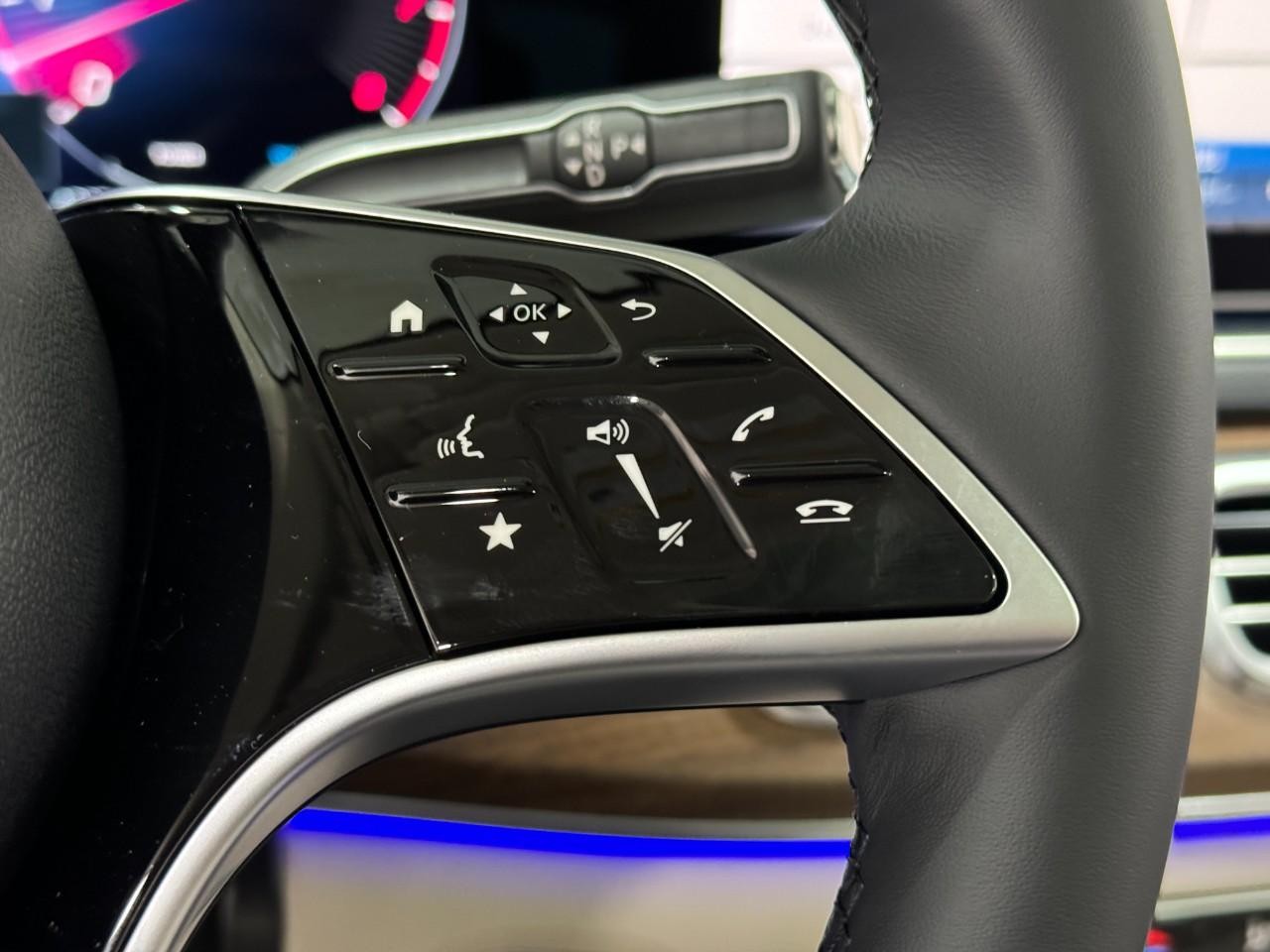 Mercedes-Benz GLE Vehicle Full-screen Gallery Image 34