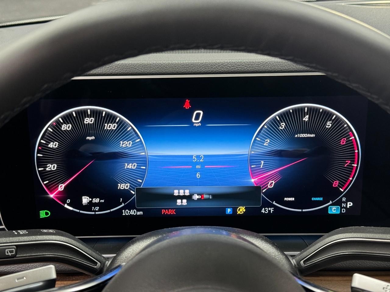 Mercedes-Benz GLE Vehicle Full-screen Gallery Image 35