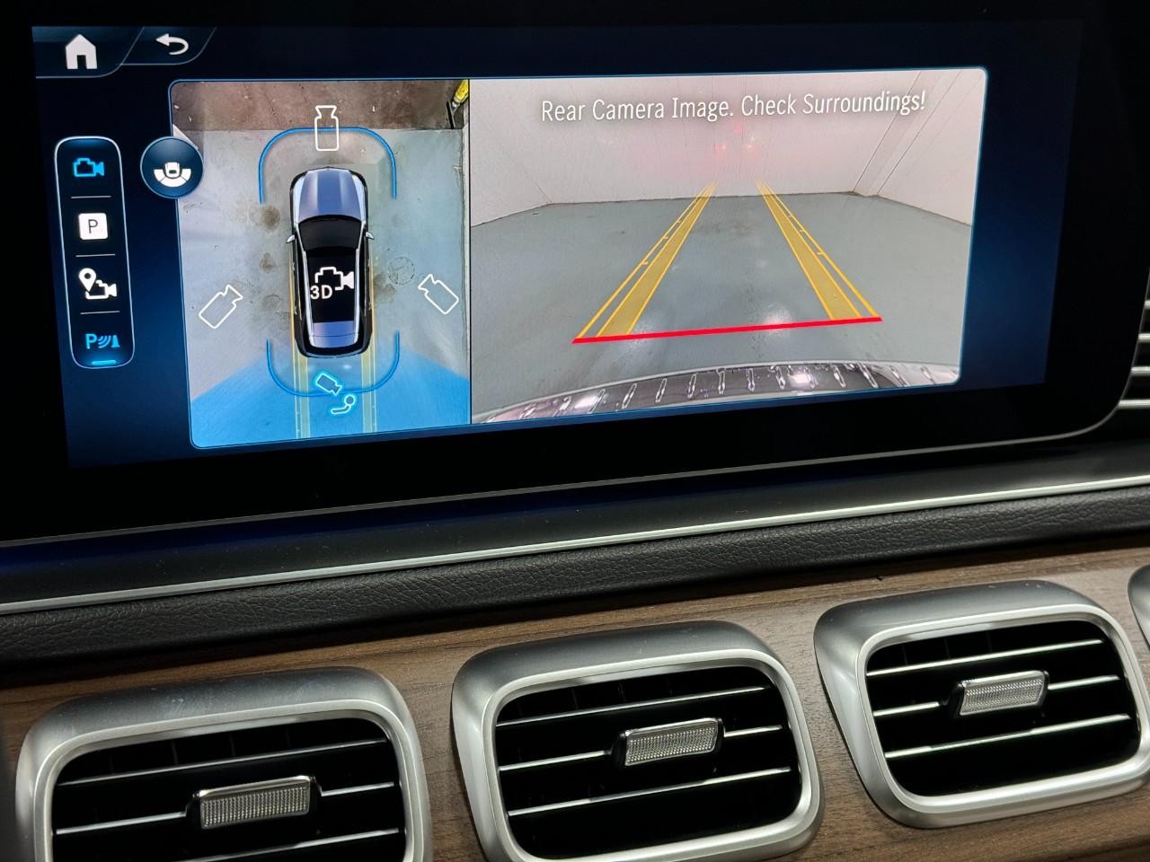 Mercedes-Benz GLE Vehicle Full-screen Gallery Image 37