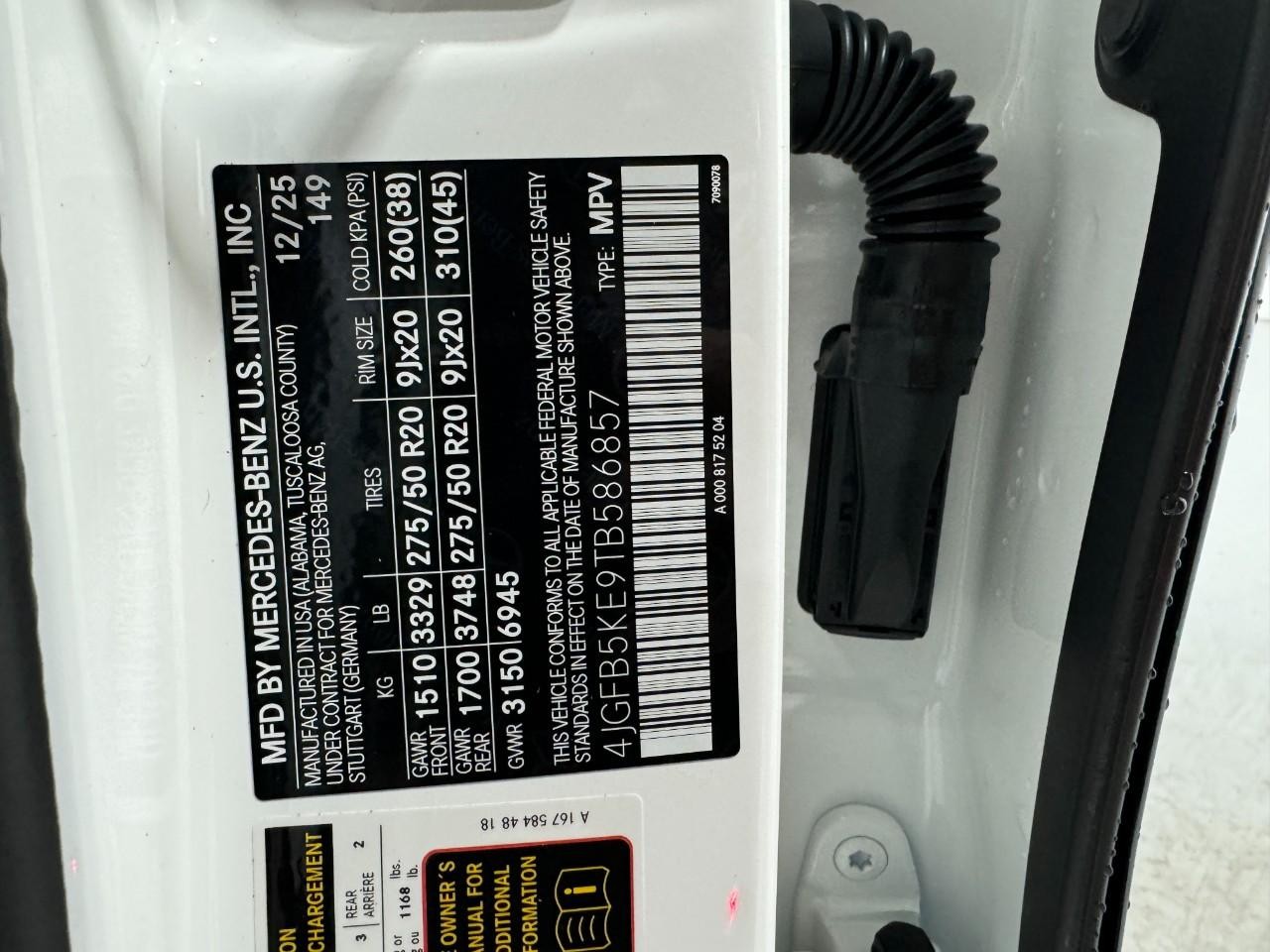 Mercedes-Benz GLE Vehicle Full-screen Gallery Image 38