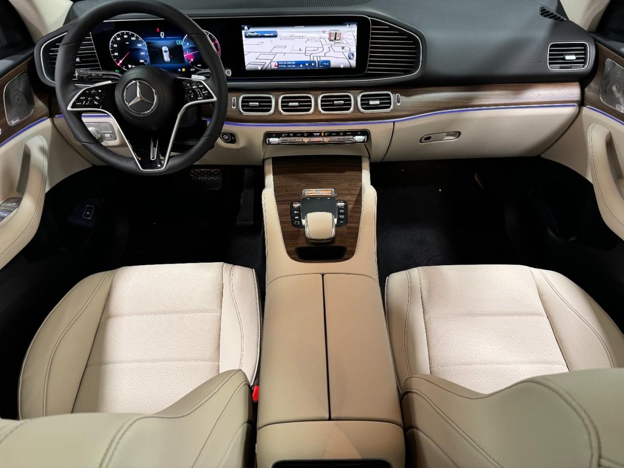 Mercedes-Benz GLE Vehicle Full-screen Gallery Image 12