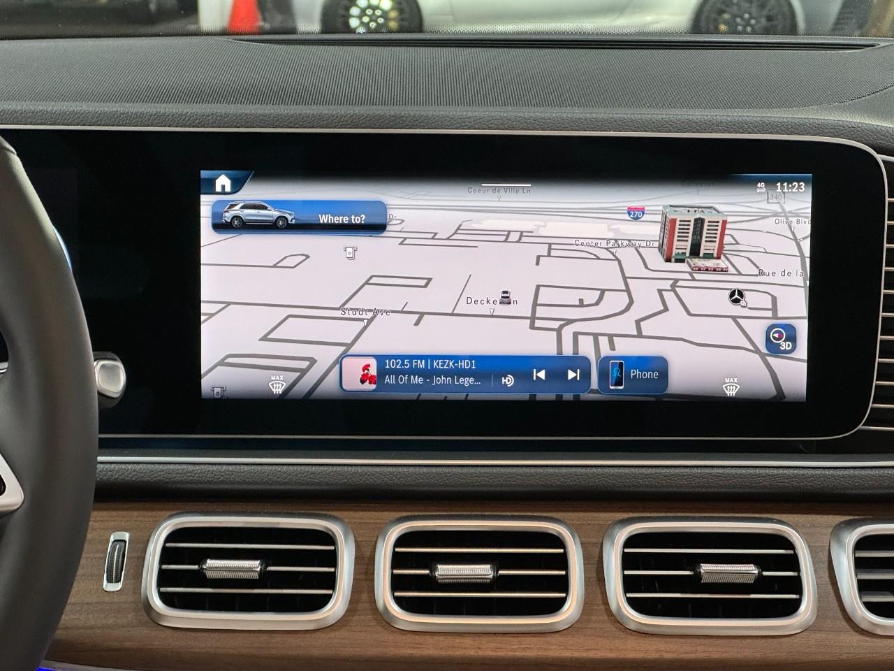 Mercedes-Benz GLE Vehicle Full-screen Gallery Image 14