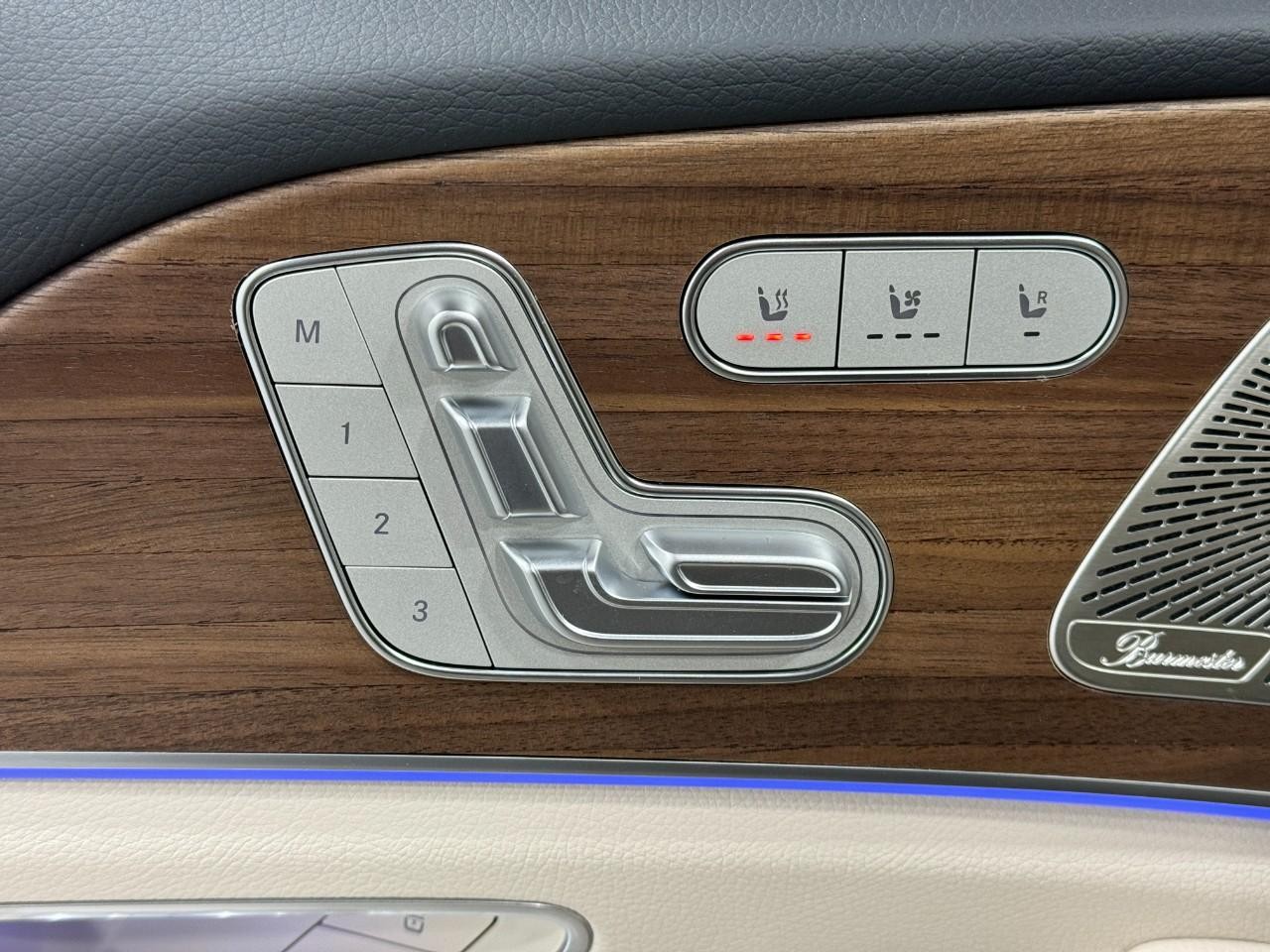 Mercedes-Benz GLE Vehicle Full-screen Gallery Image 25