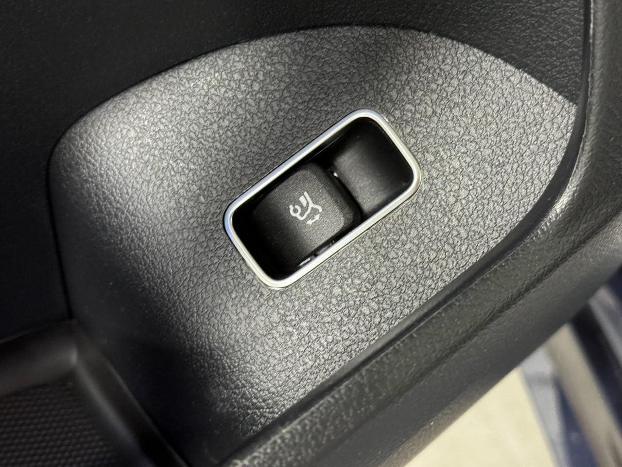 Mercedes-Benz GLE Vehicle Full-screen Gallery Image 28