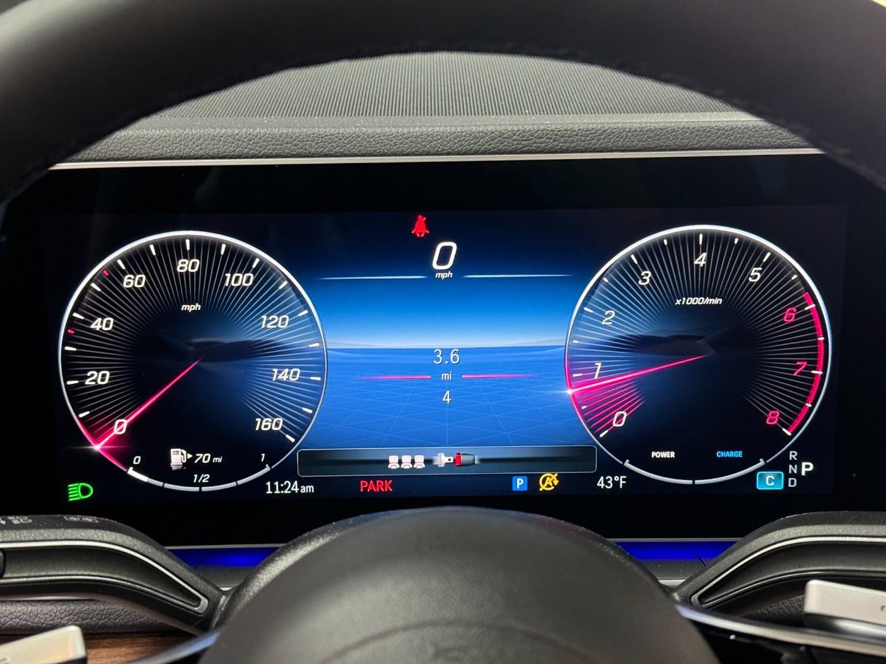 Mercedes-Benz GLE Vehicle Full-screen Gallery Image 35