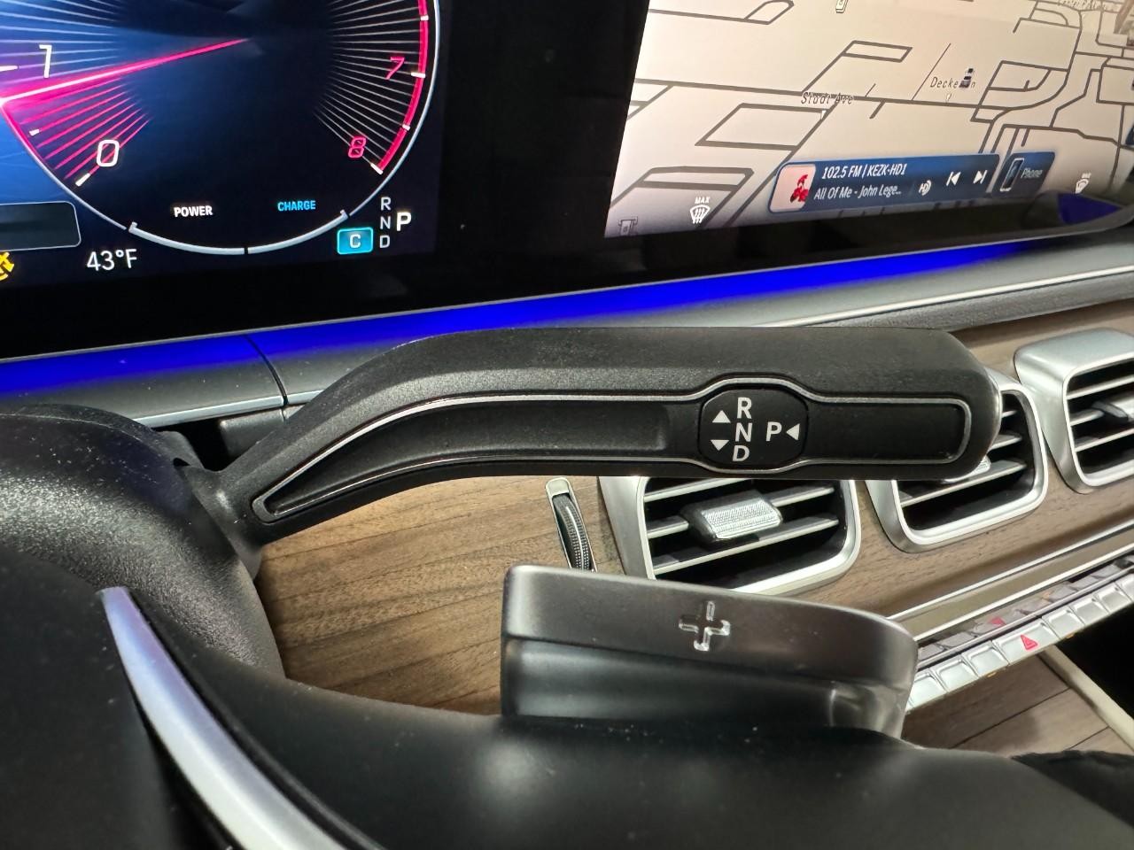 Mercedes-Benz GLE Vehicle Full-screen Gallery Image 36