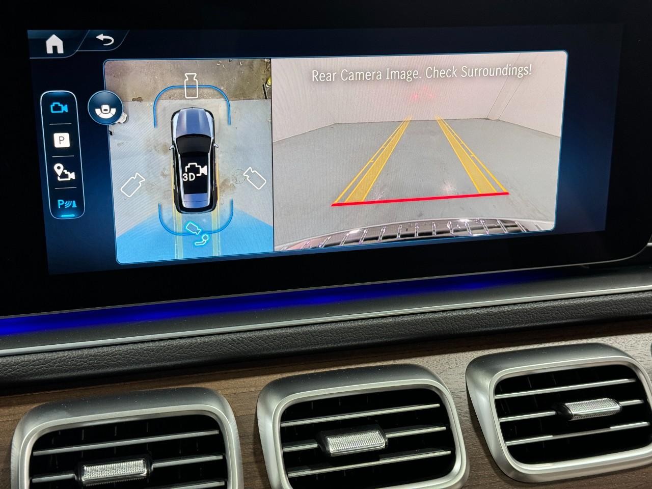 Mercedes-Benz GLE Vehicle Full-screen Gallery Image 37