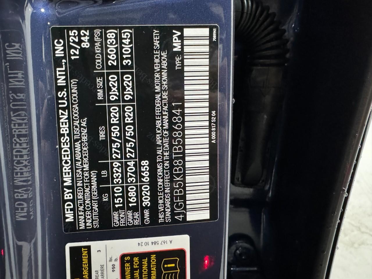 Mercedes-Benz GLE Vehicle Full-screen Gallery Image 38