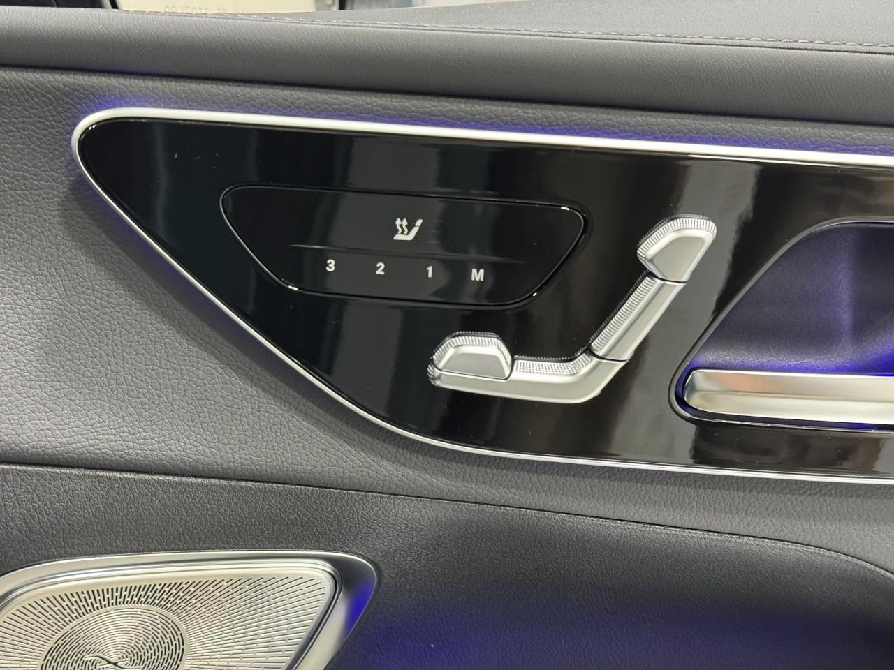 Mercedes-Benz GLC Vehicle Full-screen Gallery Image 18