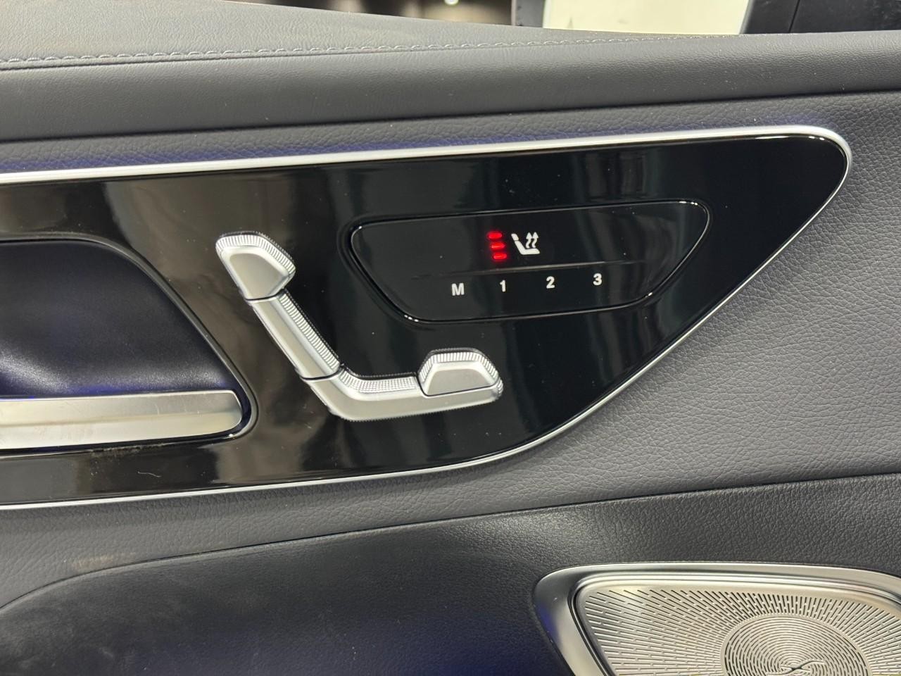 Mercedes-Benz GLC Vehicle Full-screen Gallery Image 21