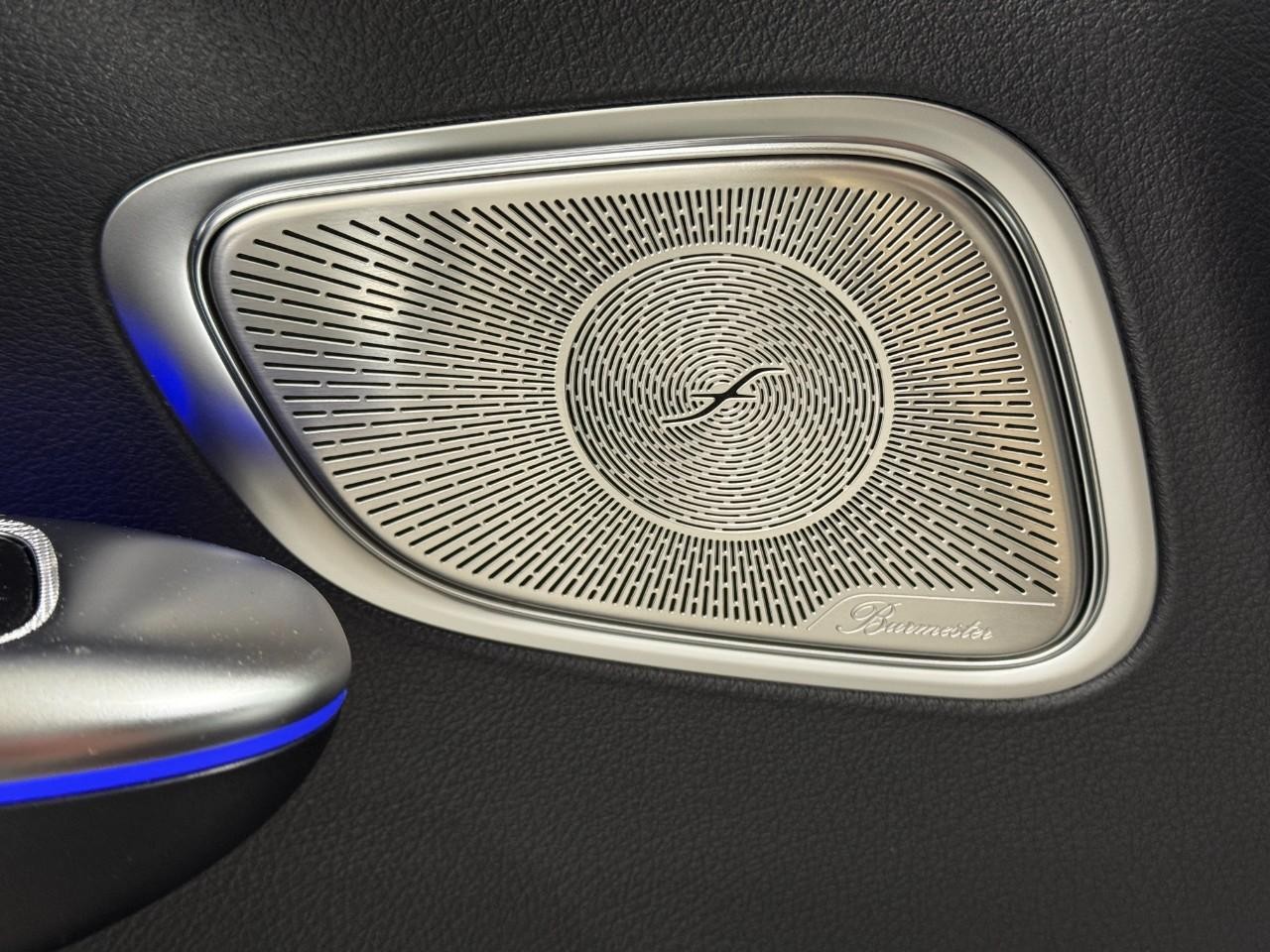 Mercedes-Benz GLC Vehicle Full-screen Gallery Image 24