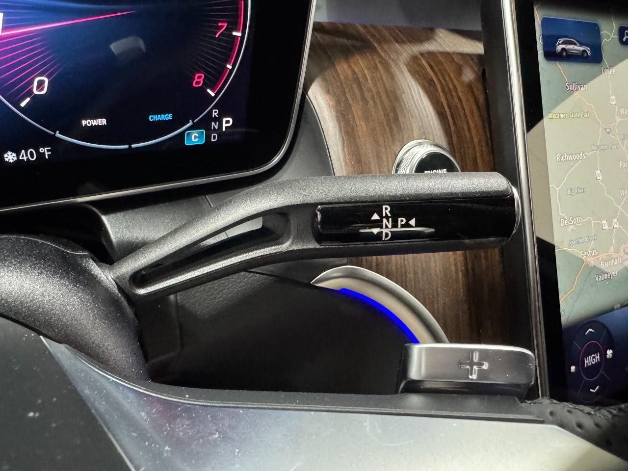 Mercedes-Benz GLC Vehicle Full-screen Gallery Image 33