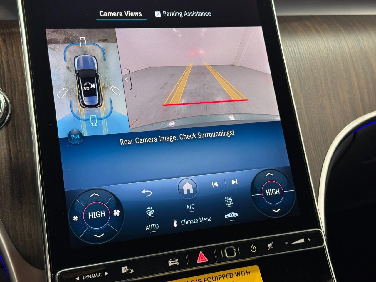 Mercedes-Benz GLC Vehicle Full-screen Gallery Image 34