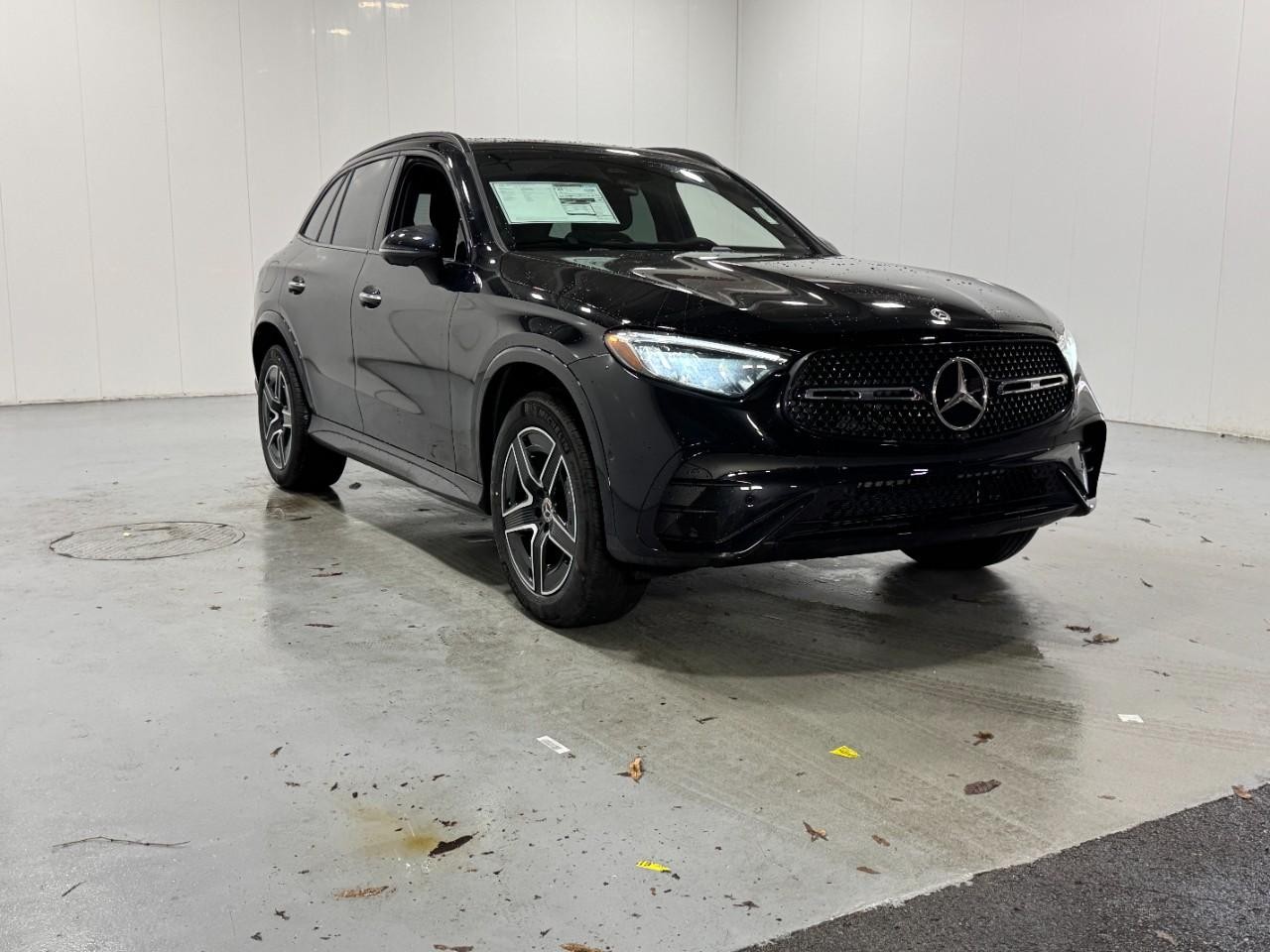 Mercedes-Benz GLC Vehicle Full-screen Gallery Image 6