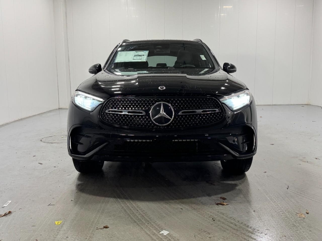 Mercedes-Benz GLC Vehicle Full-screen Gallery Image 7