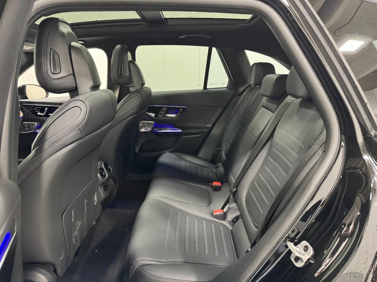 Mercedes-Benz GLC Vehicle Full-screen Gallery Image 8