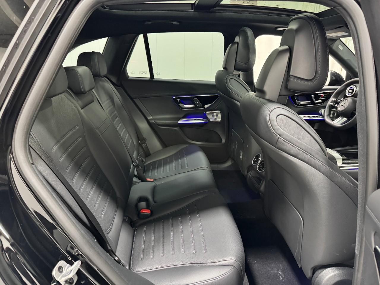 Mercedes-Benz GLC Vehicle Full-screen Gallery Image 10