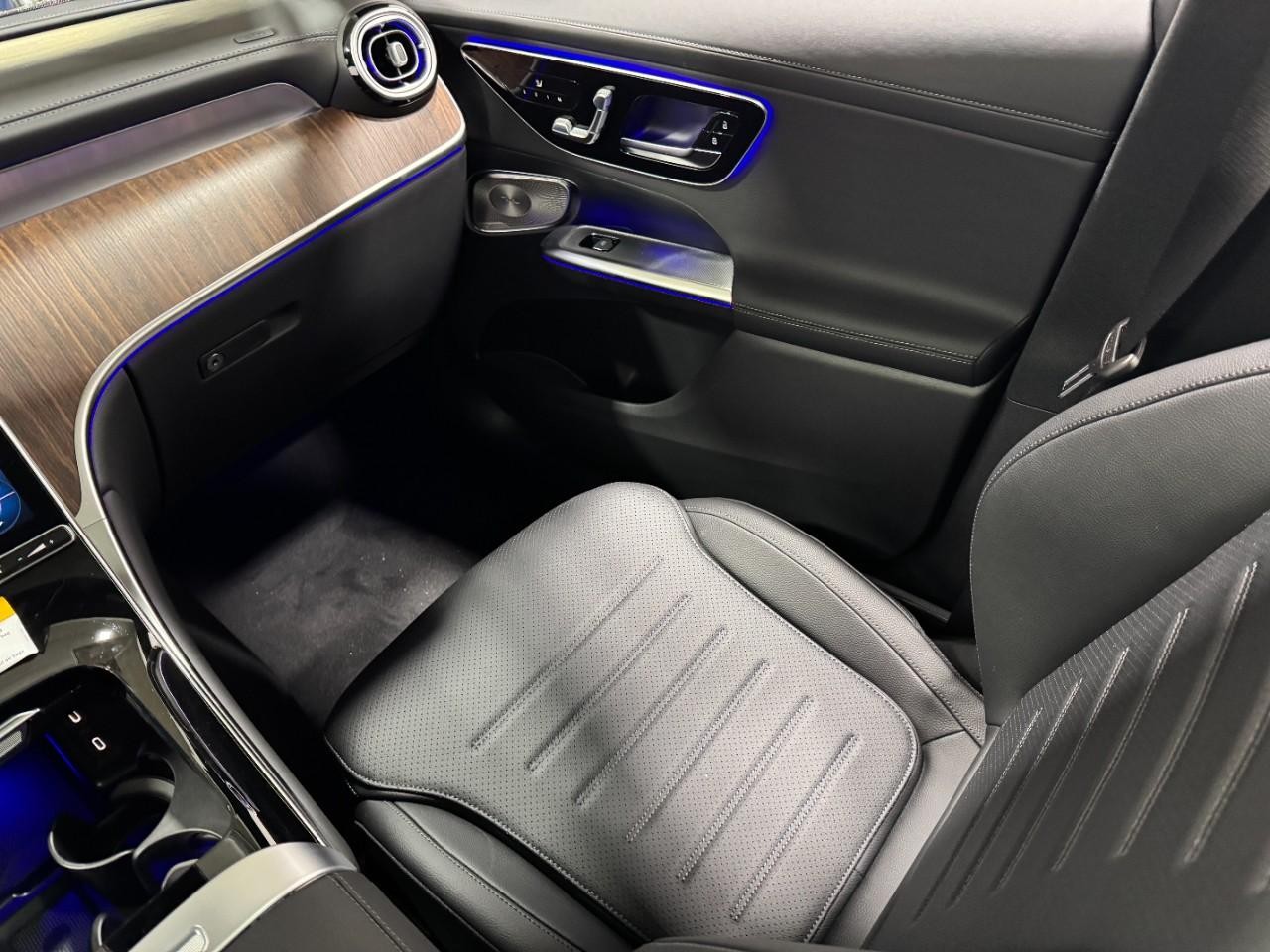 Mercedes-Benz GLC Vehicle Full-screen Gallery Image 15