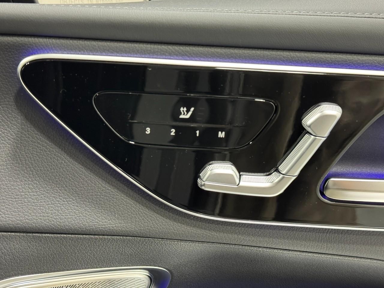 Mercedes-Benz GLC Vehicle Full-screen Gallery Image 19