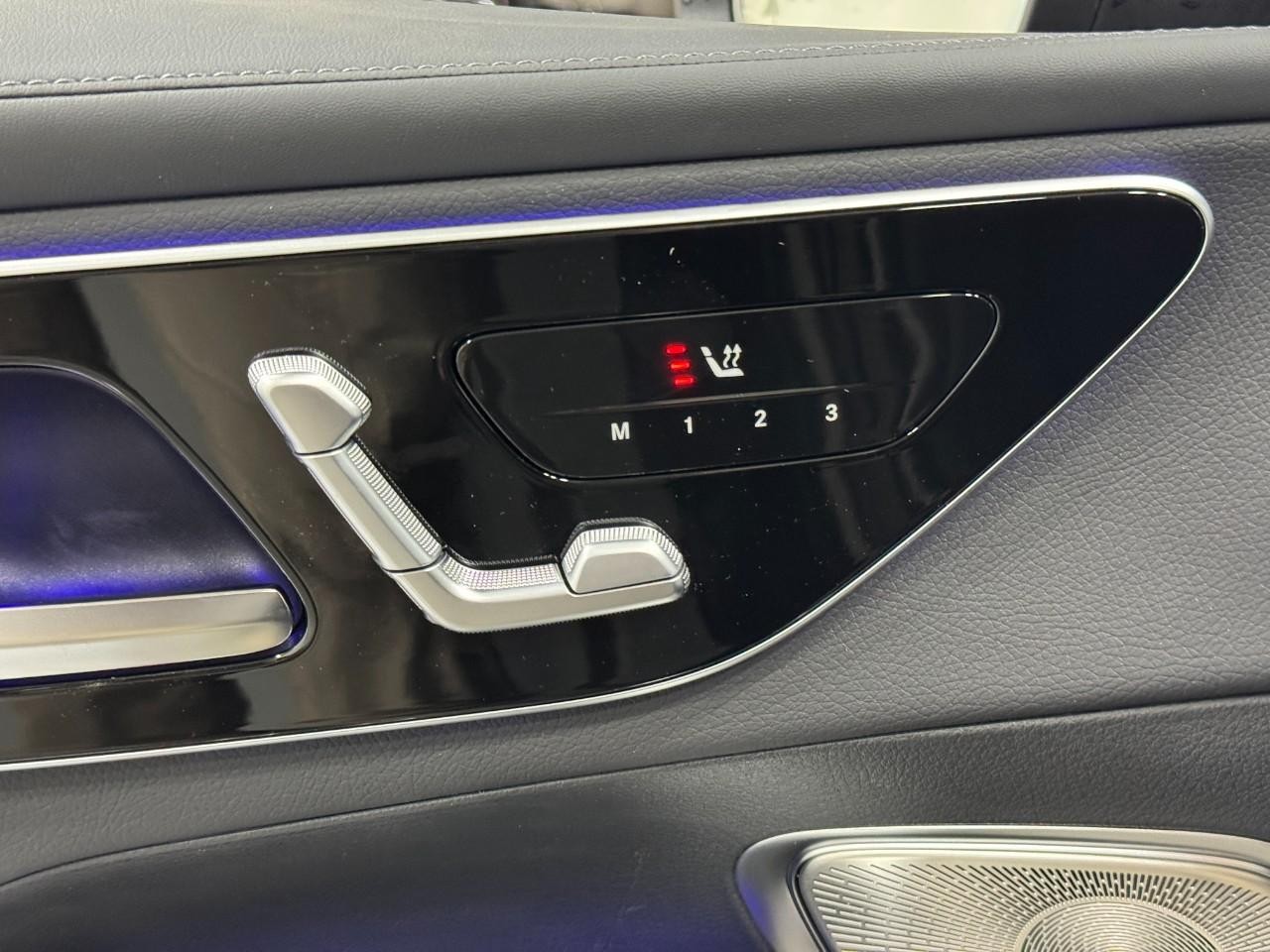 Mercedes-Benz GLC Vehicle Full-screen Gallery Image 22