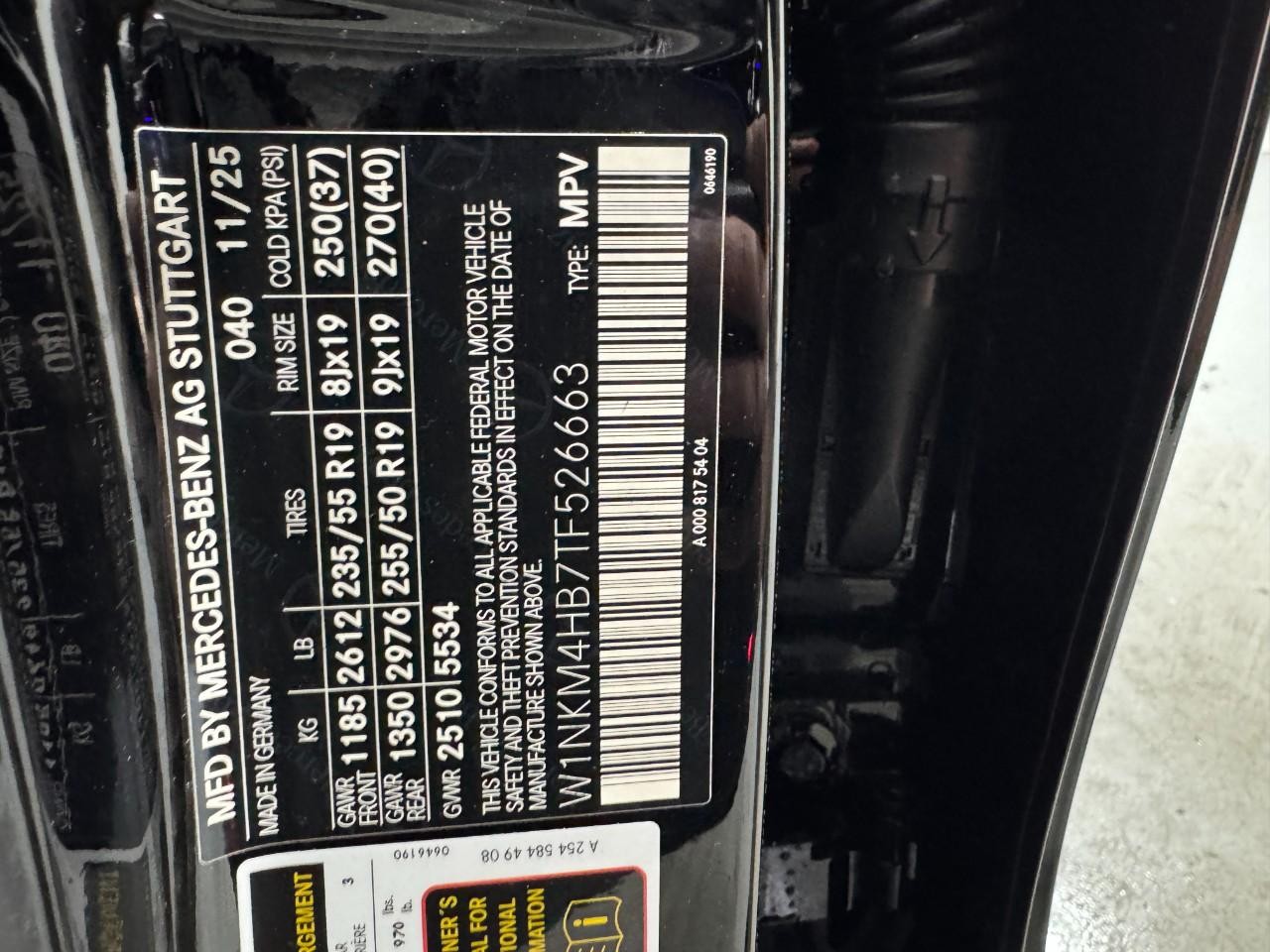 Mercedes-Benz GLC Vehicle Full-screen Gallery Image 36