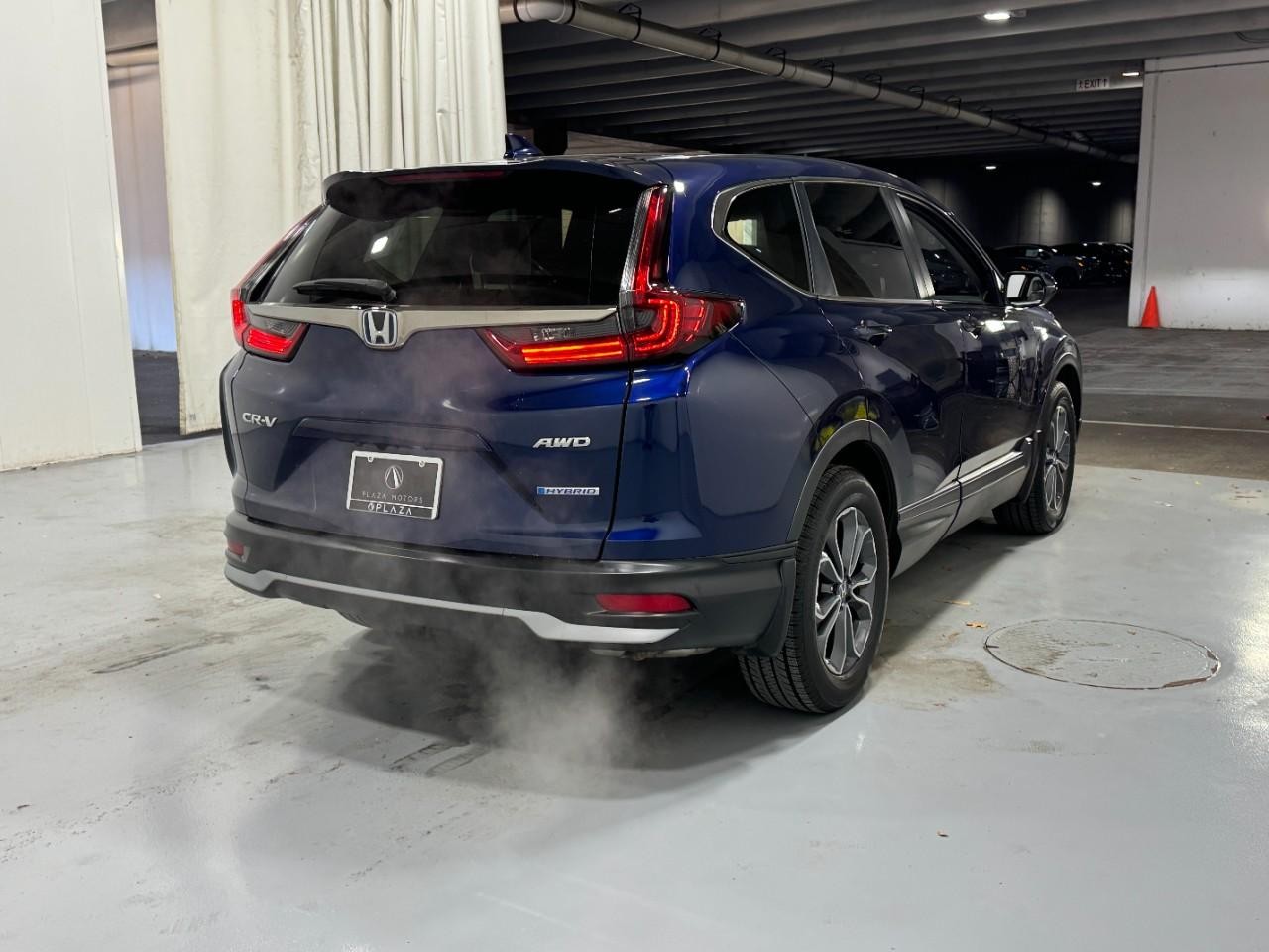 Honda CR-V Hybrid Vehicle Full-screen Gallery Image 04