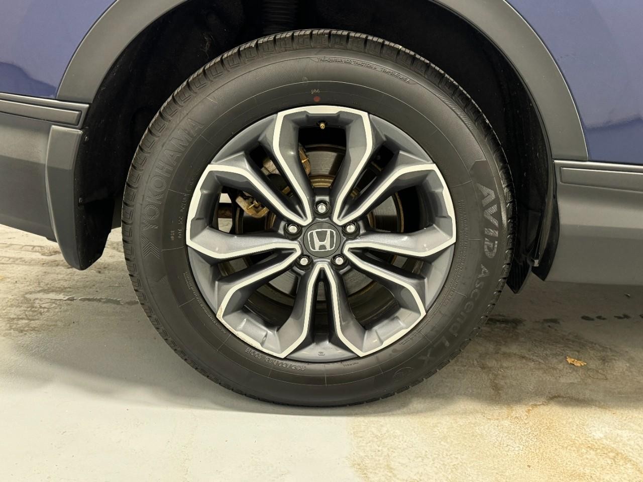 Honda CR-V Hybrid Vehicle Full-screen Gallery Image 05