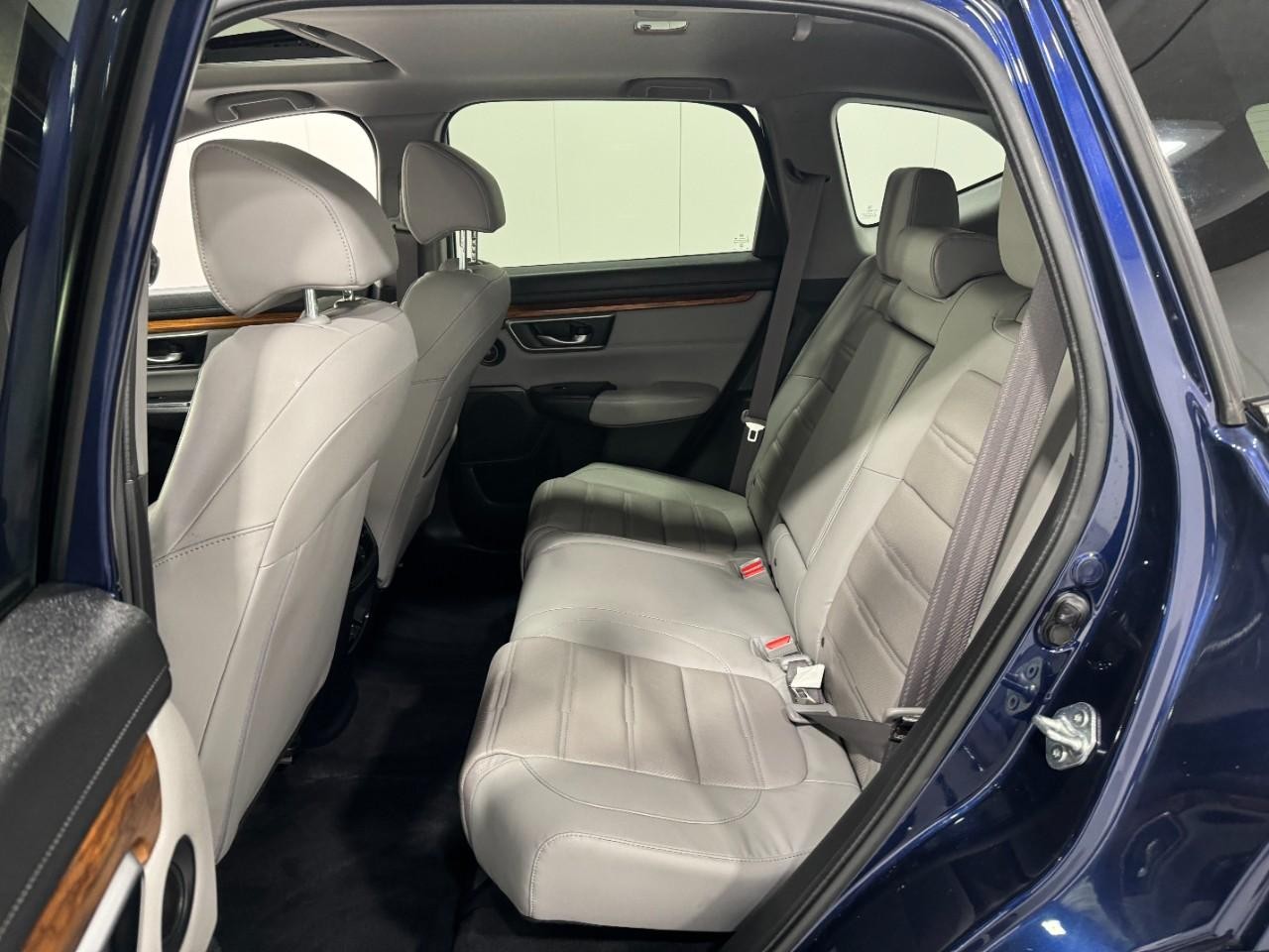 Honda CR-V Hybrid Vehicle Full-screen Gallery Image 08