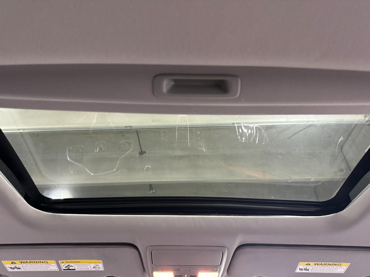 Honda CR-V Hybrid Vehicle Full-screen Gallery Image 11