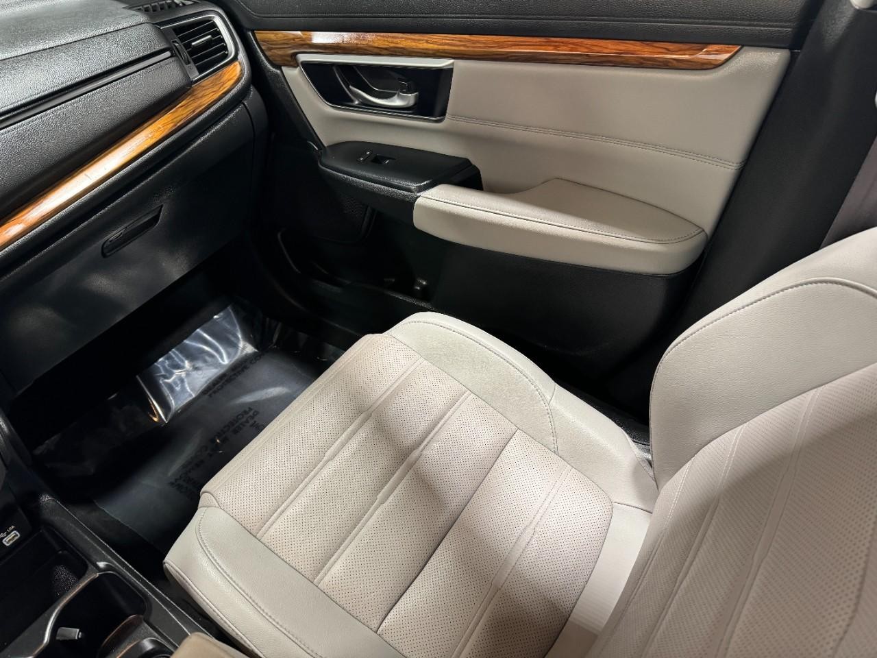 Honda CR-V Hybrid Vehicle Full-screen Gallery Image 17