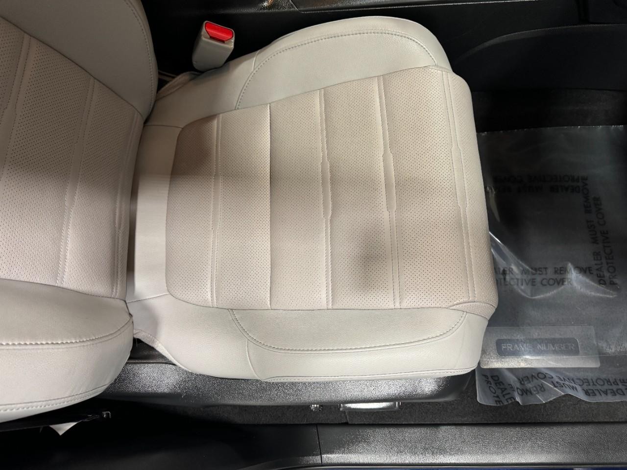 Honda CR-V Hybrid Vehicle Full-screen Gallery Image 19